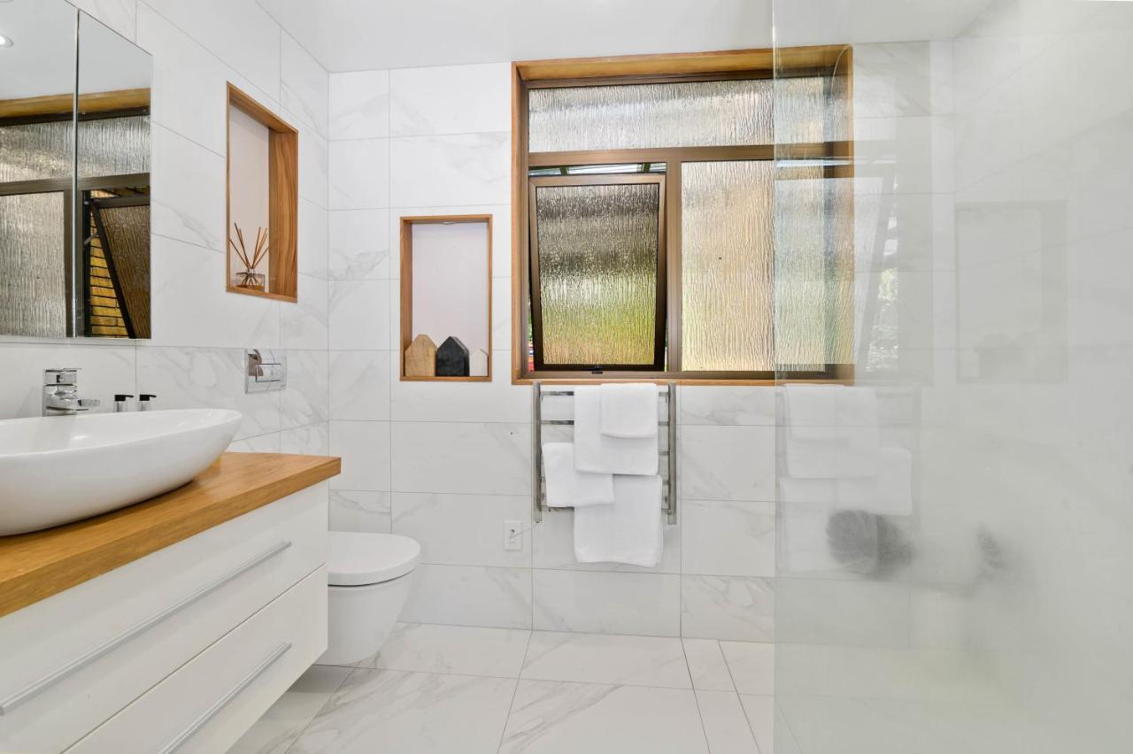 The Bird House - Kawaha Point, Rotorua. Stylish Six Bedroom Home With Space, Views And Relaxed Atmosphere 외부 사진